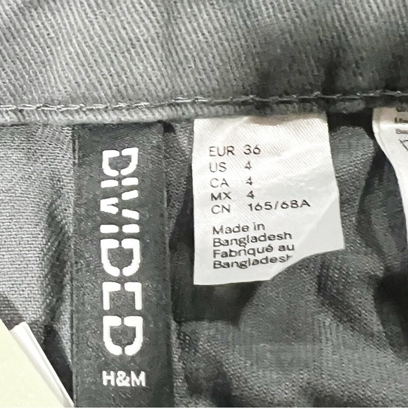 H&M Women’s Gray Cargo Pants - Picture 7 of 7